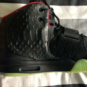nike air yeesy 2